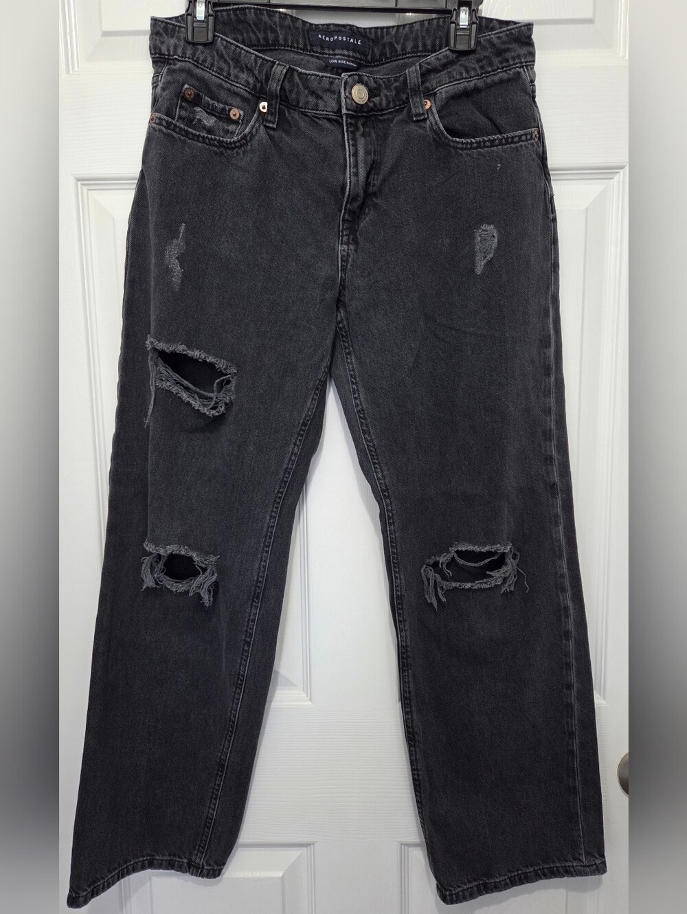 Aeropostale Low Rise Baggy Straight Jeans Distressed Black Ripped Knee Y2K Sz 8